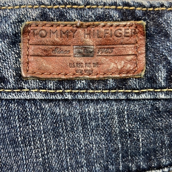 Tommy Hilfiger Denim Jean Shorts 8 Dark Wash Distressed - Picture 6 of 9